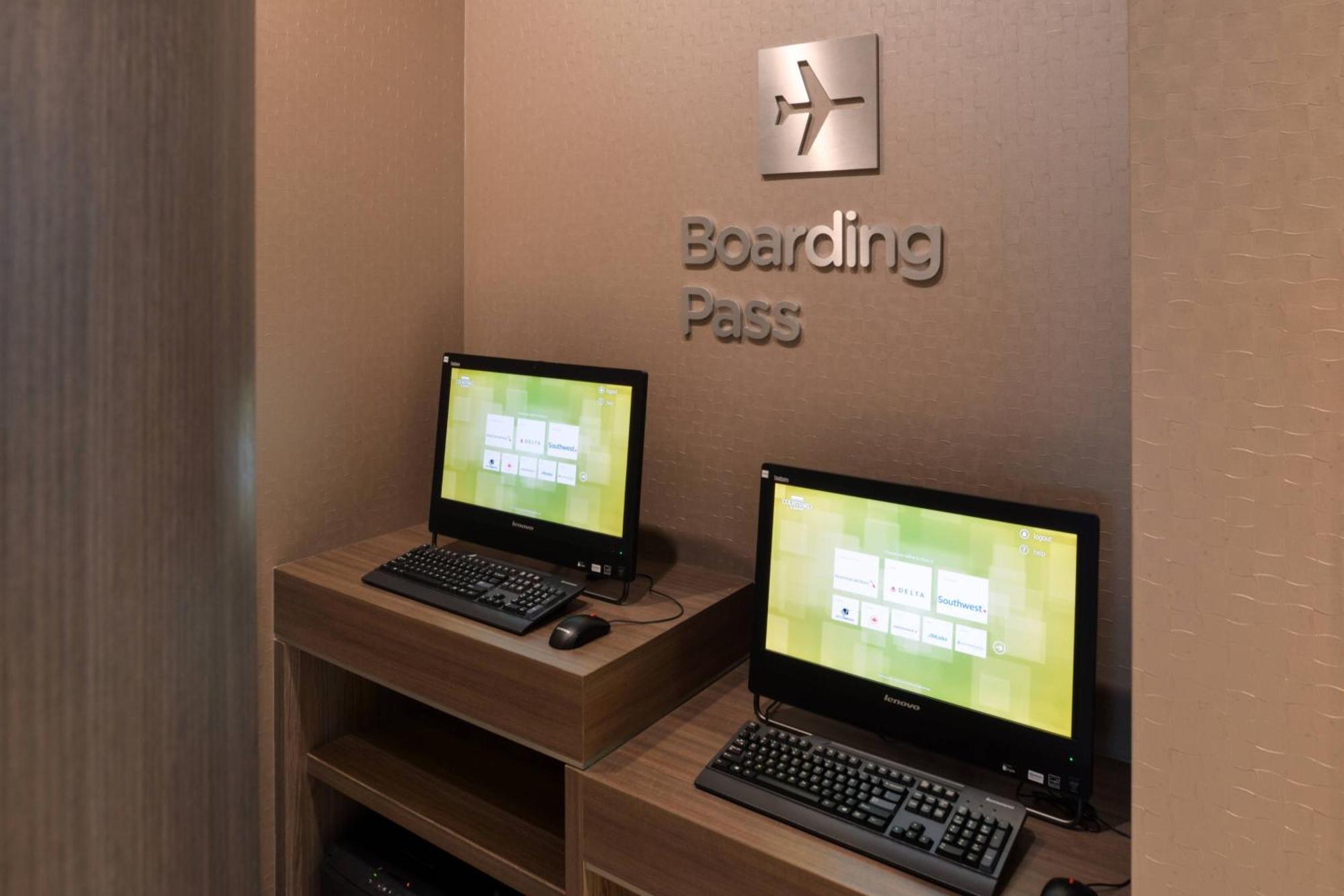 Courtyard By Marriott Saskatoon Airport Hotel Ngoại thất bức ảnh