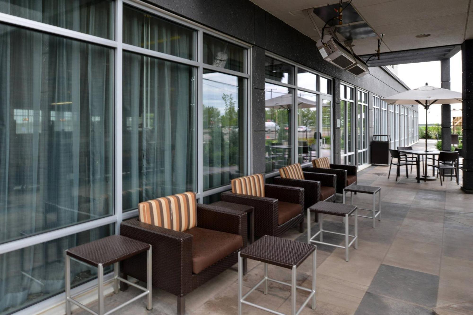 Courtyard By Marriott Saskatoon Airport Hotel Ngoại thất bức ảnh
