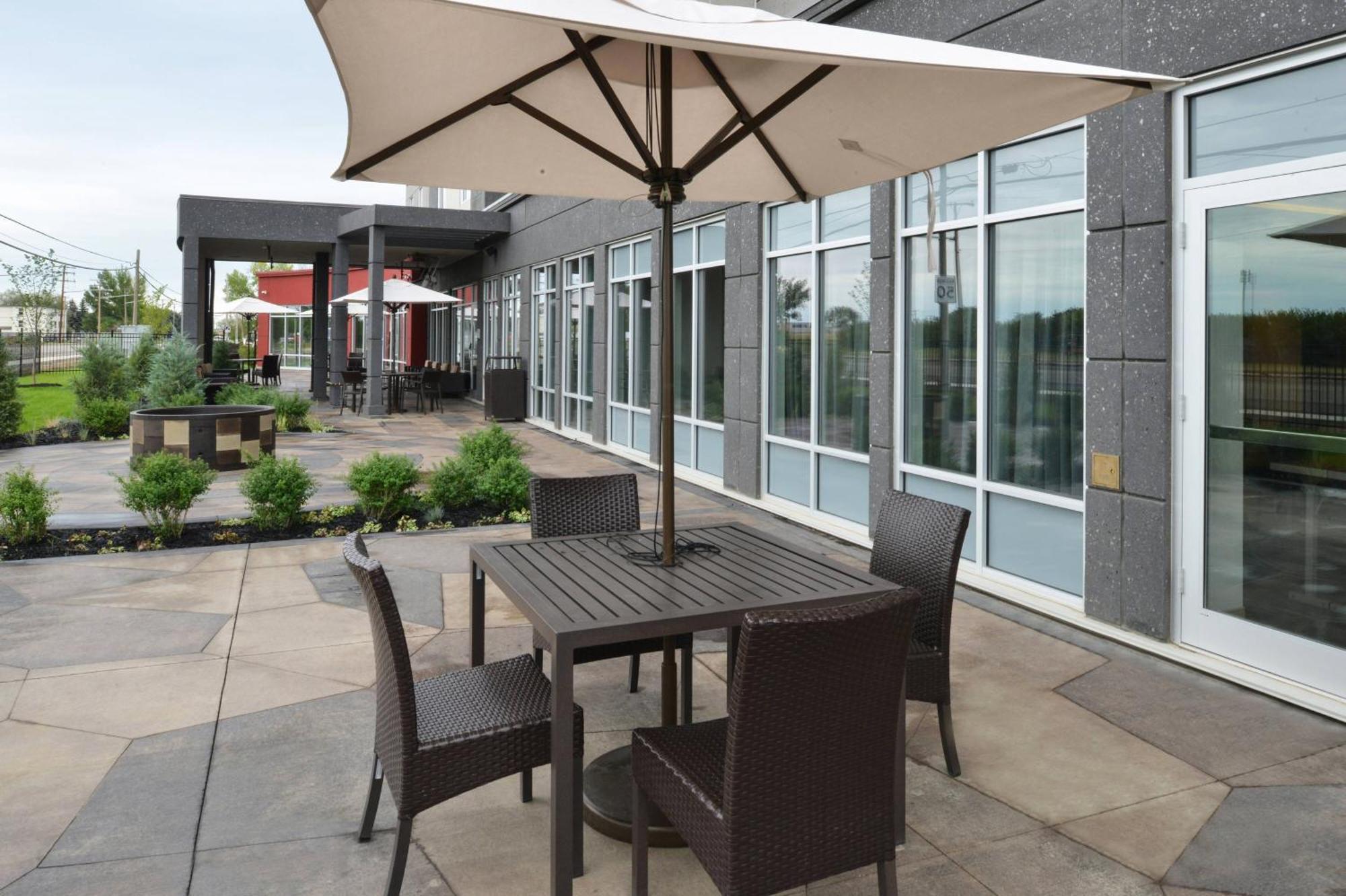 Courtyard By Marriott Saskatoon Airport Hotel Ngoại thất bức ảnh